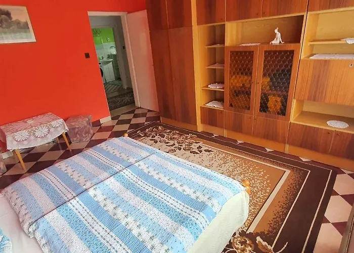 - Balaton 18150 Balatonberény